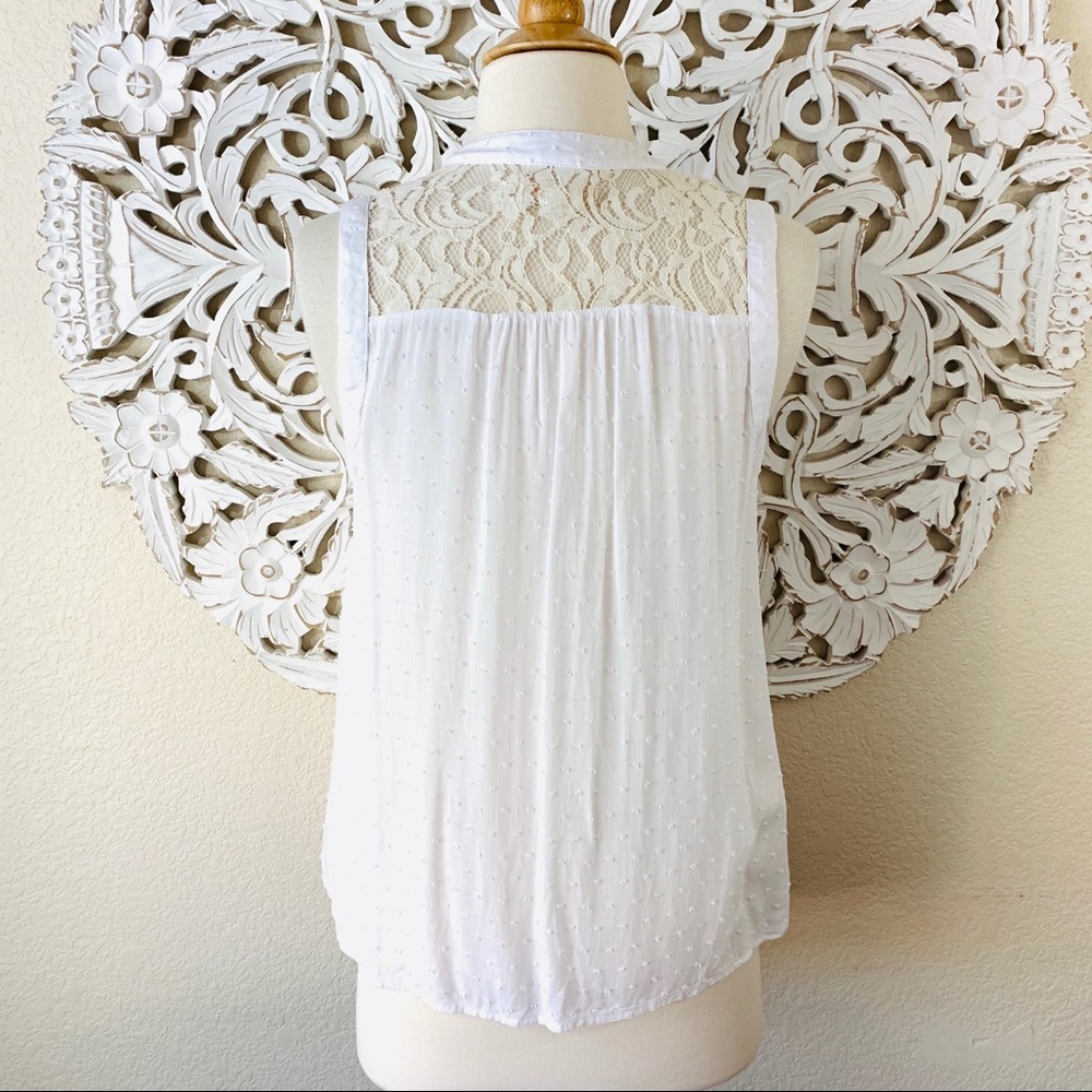 {Edme & Esyllte} White Textured Sleeveless Top - Picture 5 of 7